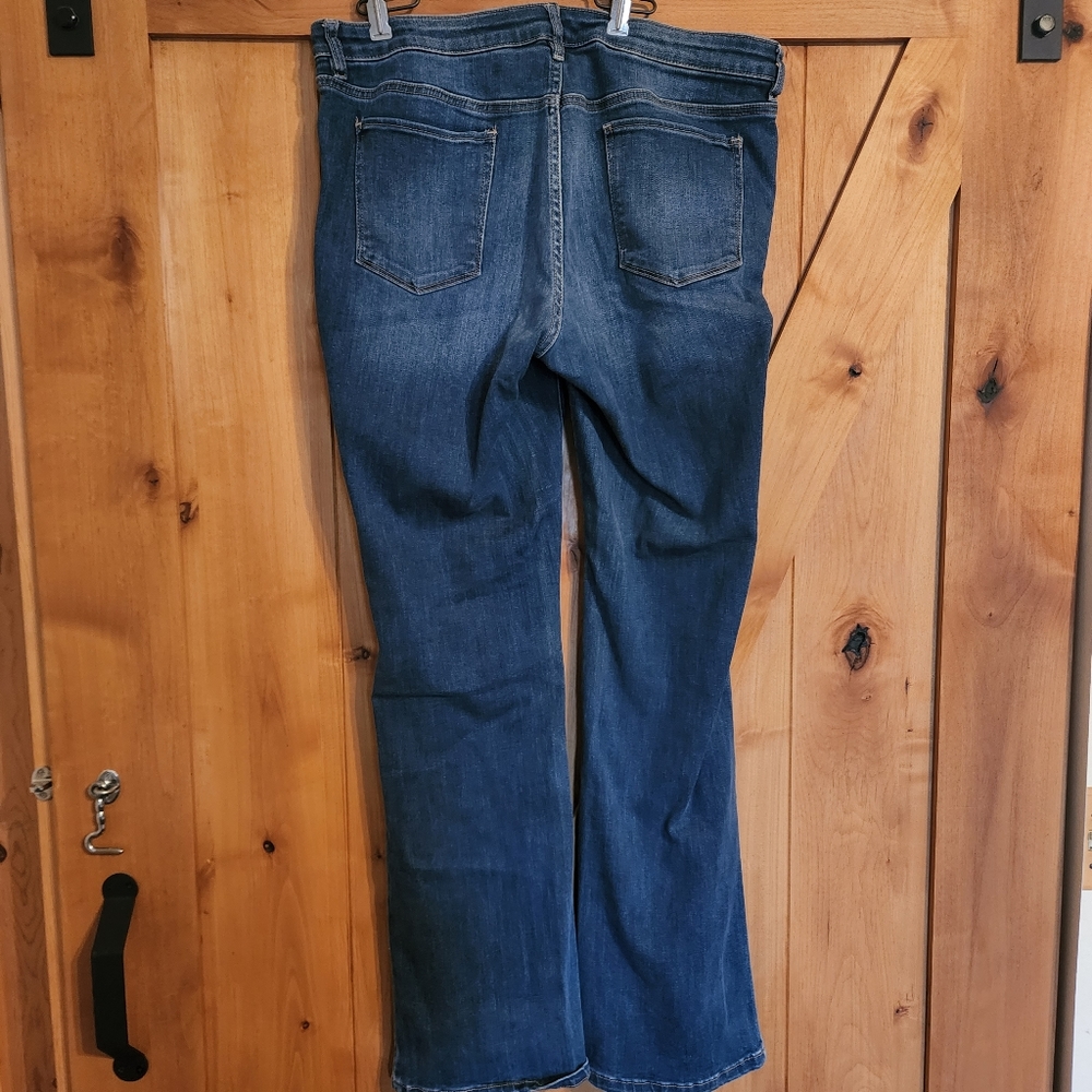 Bootcut jean - Picture 2 of 3